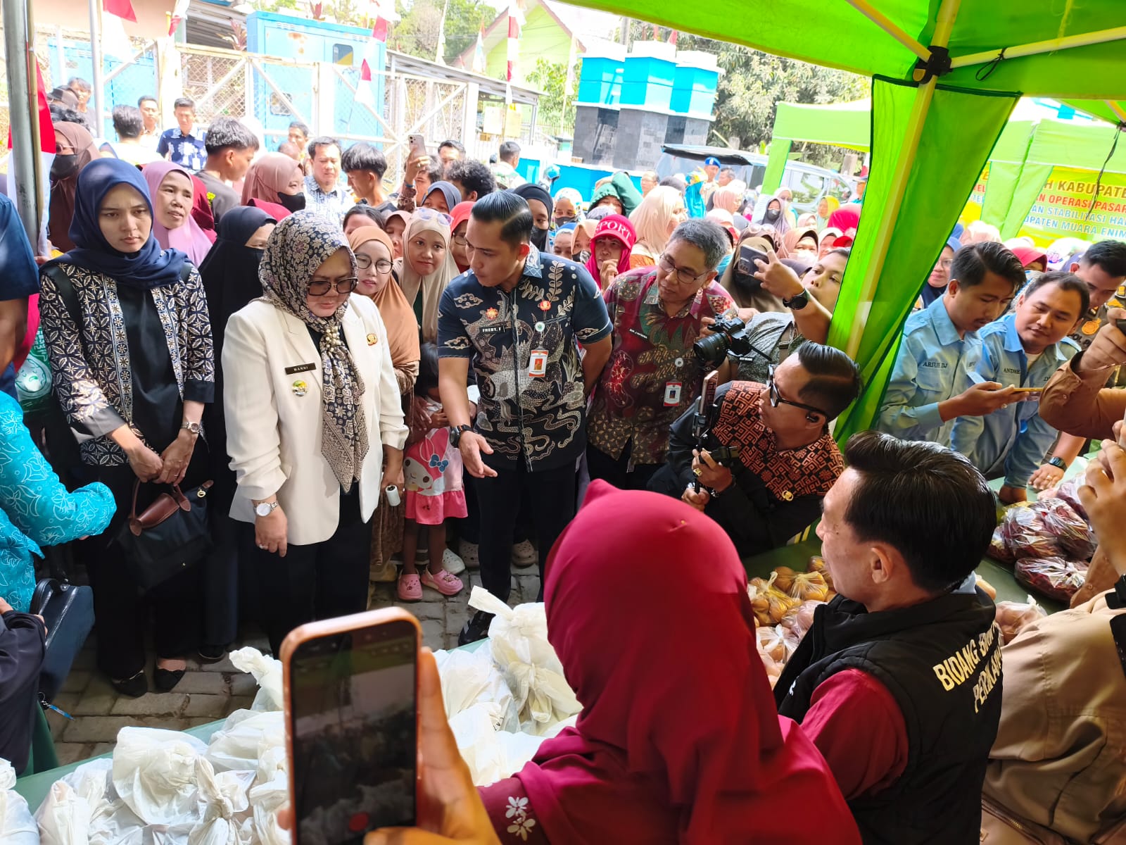 Pasar Murah Kolaborasi Pemkab dan TP PKK Muara Enim Diserbu Warga