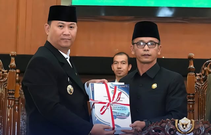 Pj Bupati Muara Enim Sampaikan Struktur Raperda Tentang APBD 2025 Kepada DPRD