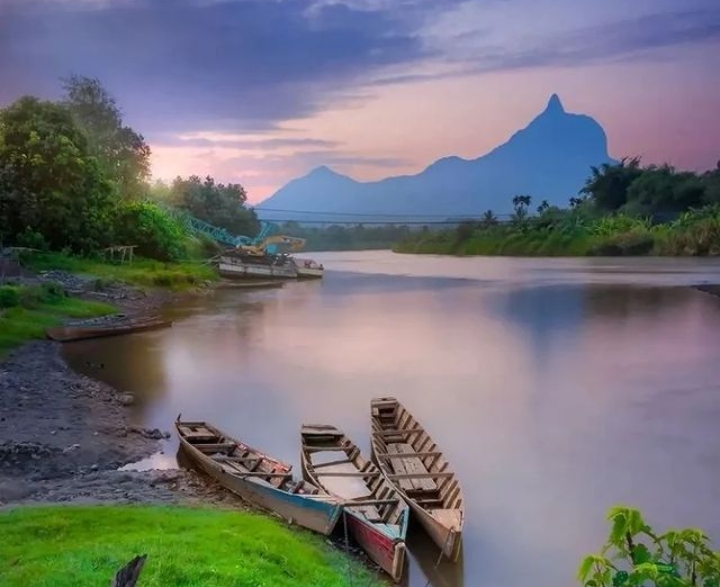 Benarkah Bukit Serelo di Lahat yang Berbentuk Telunjuk Itu Kutukan Ibu yang Kesal pada Anaknya? Yuk Simak