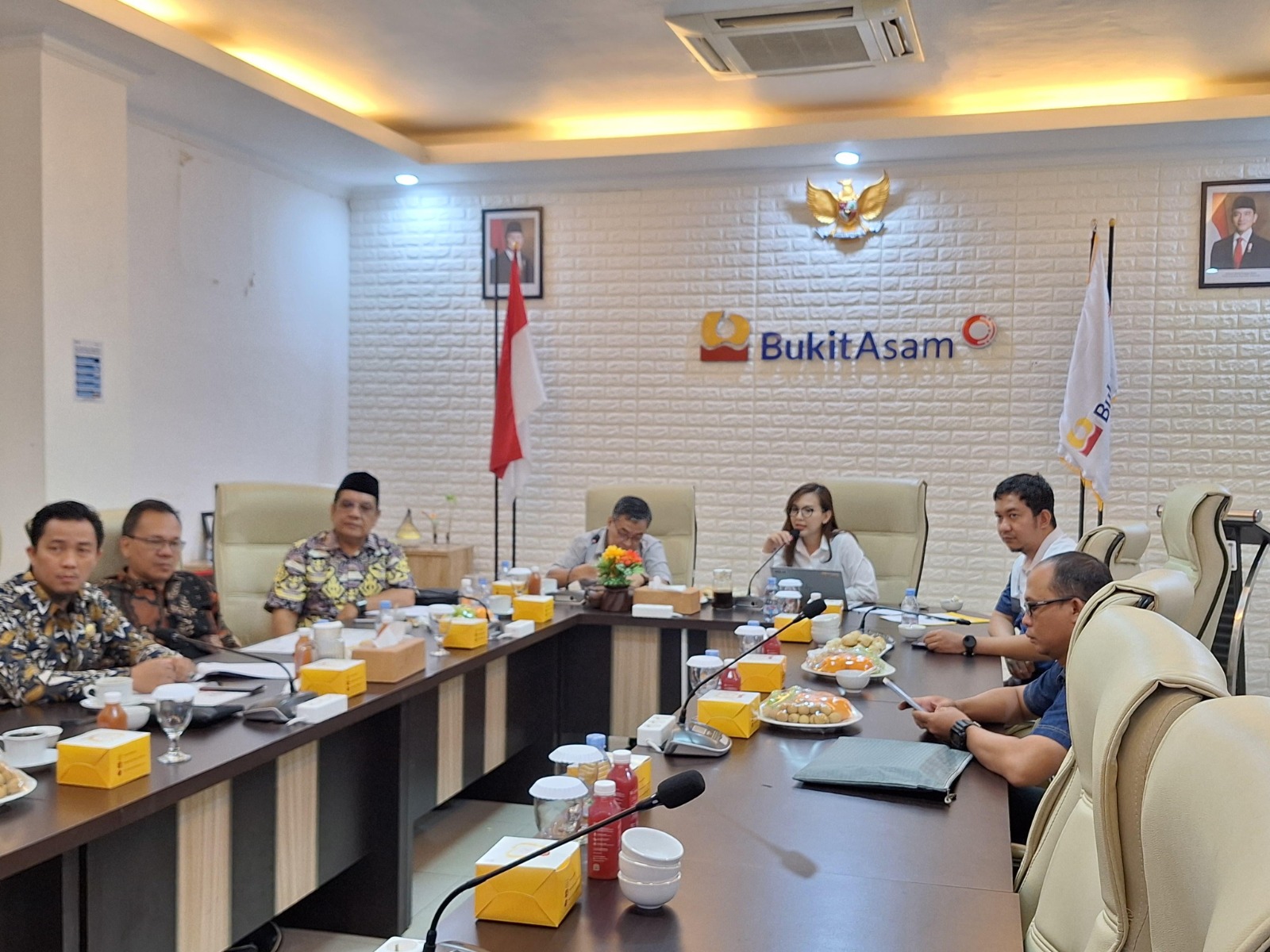 PTBA Raih Predikat Badan Publik Informatif 2025