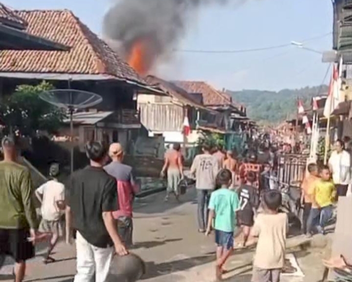 Pemilik Sedang Tidur, Rumah di Muara Enim Ludes Terbakar