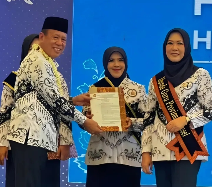 Heni Pertiwi Edison Dikukuhkan Sebagai Bunda Guru Kabupaten Muara Enim