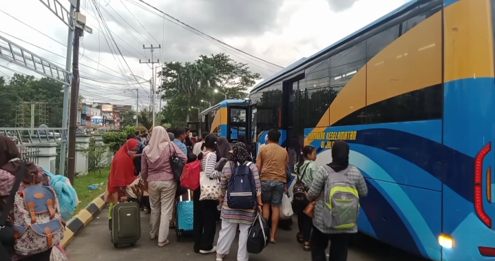 Jalur KA Gunung Megang-Penanggiran Terhalang, Penumpang Transit Perjalanan Sindang Marga Dibatalkan