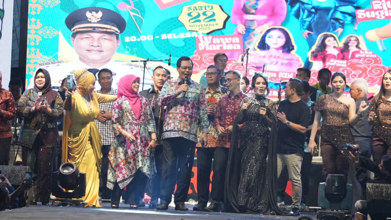 Malam Puncak Hari Jadi Kabupaten Muara Enim ke-79 Tahun, Bupati Edison Ajak Masyarakat Jaga Kekompakan