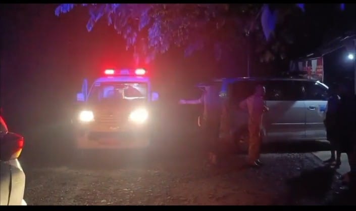 Anggota Polsek Gunung Megang Sigap Bantu Evakuasi Bayi Sakit Saat Ambulans Alami Kendala