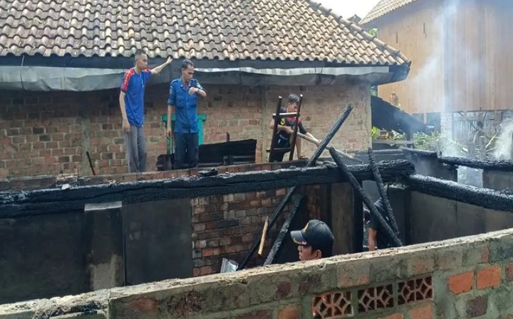 Diduga Korsleting Listrik, Rumah Panggung di Lubai Ulu Ludes Terbakar, Segini Kerugian Korban