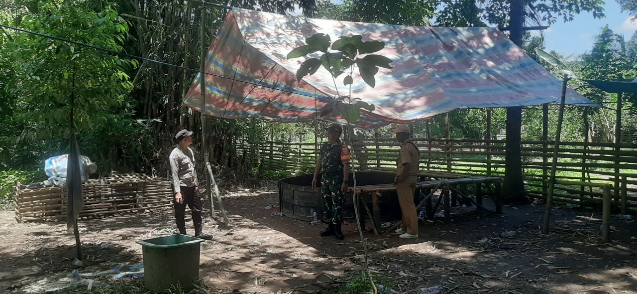 Bhabinkamtibmas Bersama Babinsa Tertibkan Arena Judi Sabung Ayam di Muara Enim