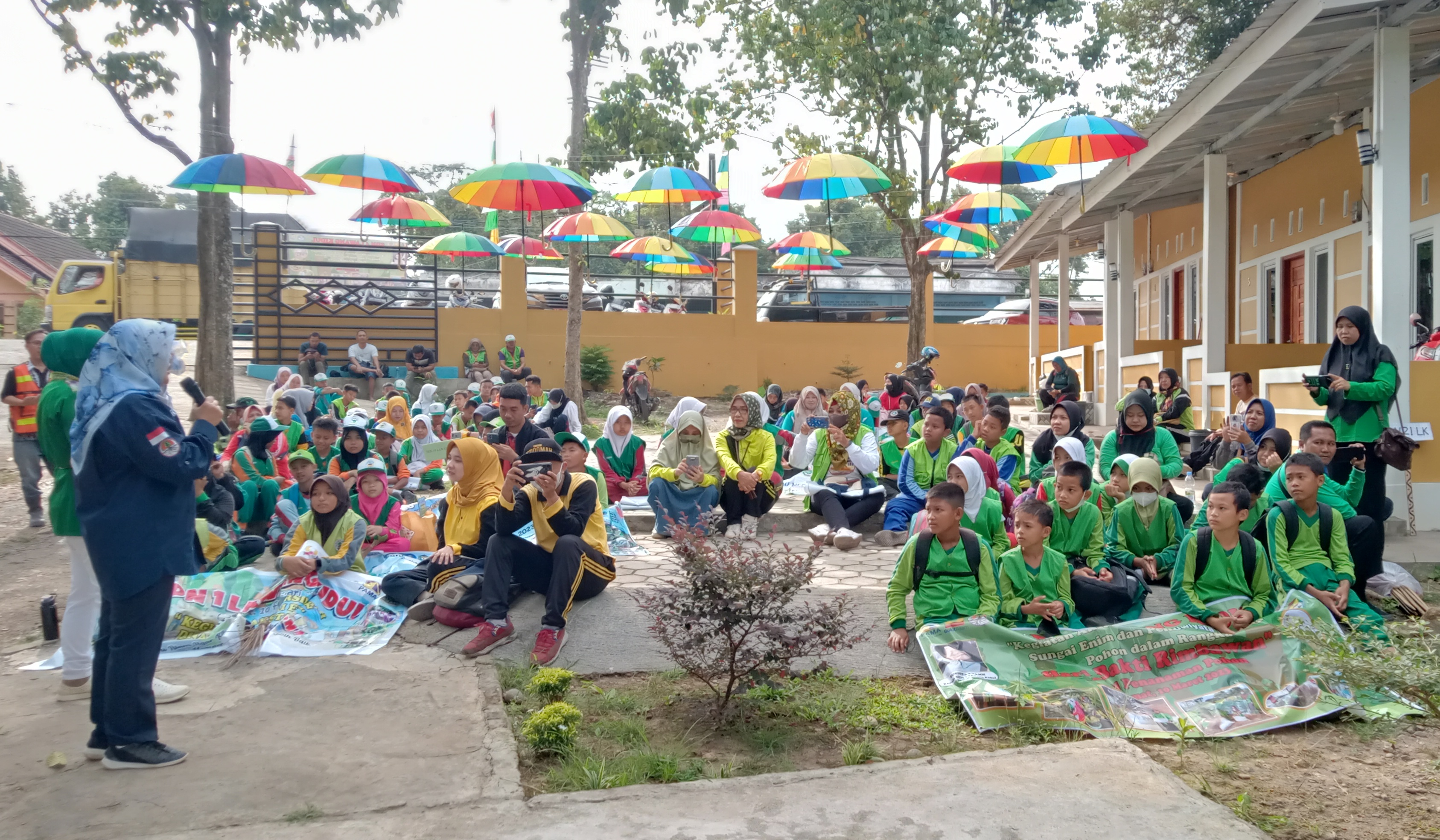 24 Sekolah di Kecamatan Lawang Kidul Muara Enim Tanam Pohon di Bantaran Sungai Enim