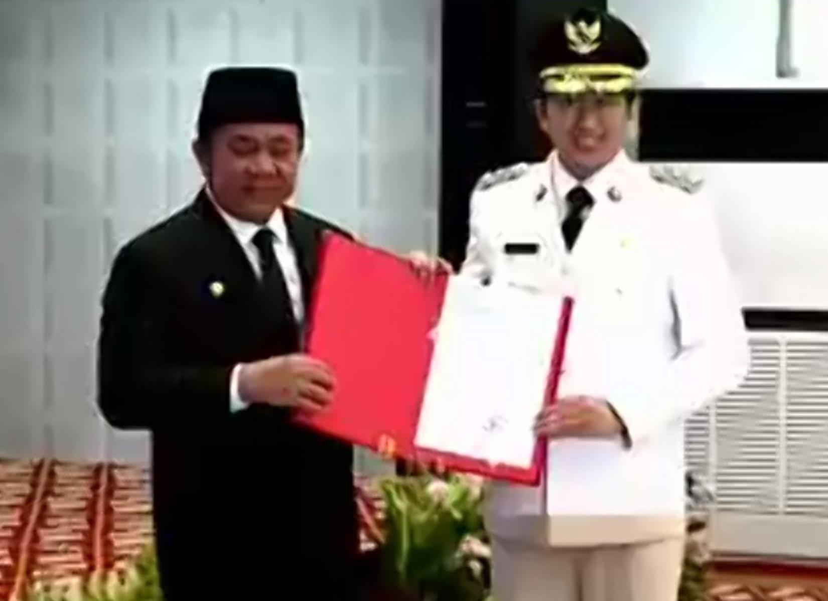 Ahmad Usmarwi Kaffah Terima SK Plt Bupati Muara Enim