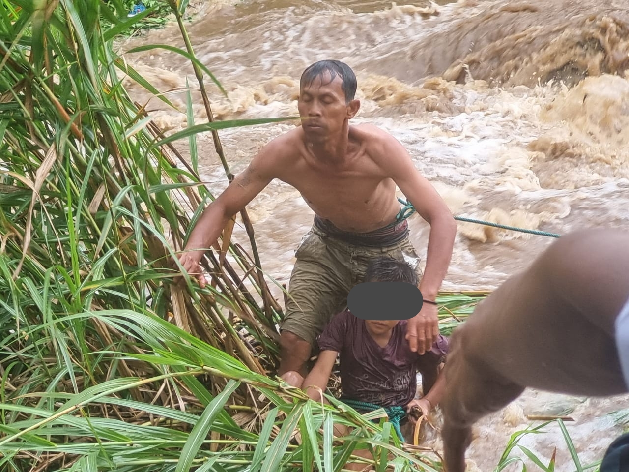 Asik Mandi di Sungai Meo, 3 Bocah di Semende Hanyut Terseret Banjir Bandang, 2 Selamat, 1 Meninggal Dunia