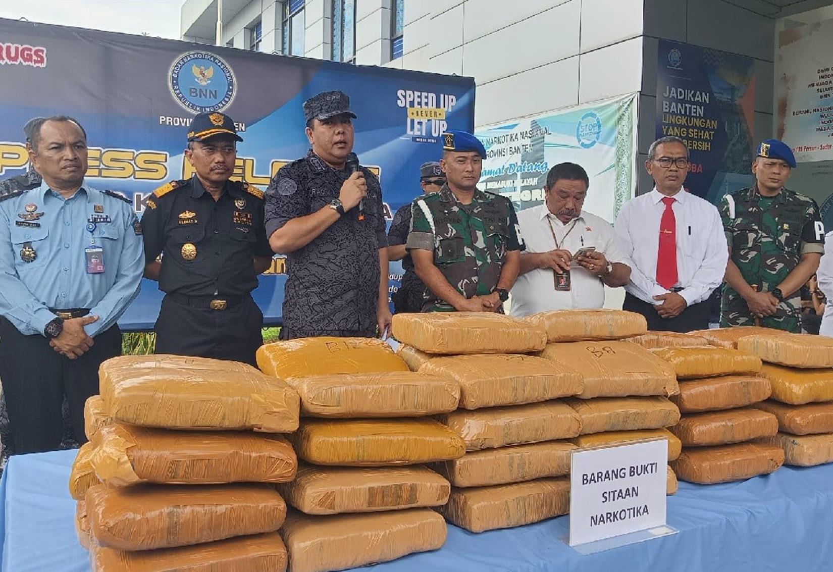 Waduh! Oknum TNI Diringkus BNN Karena Selundupkan 52 Kg Ganja