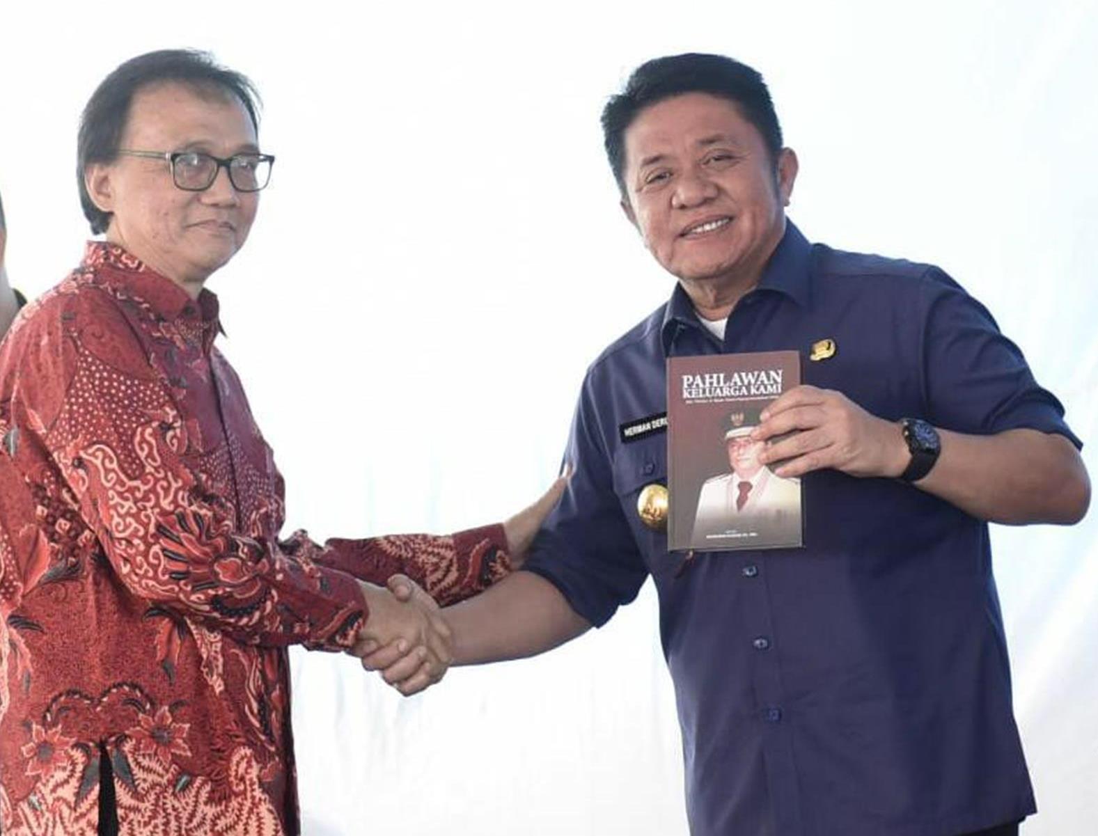 Launching Buku Biografi Kolonel TNI Purn Djarab, Gubernur Sumsel Harapkan Menginspirasi Generasi Muda