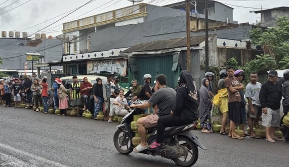 Hanya Hitungan Jam, Gas LPG 3 Kg Langsung Ludes