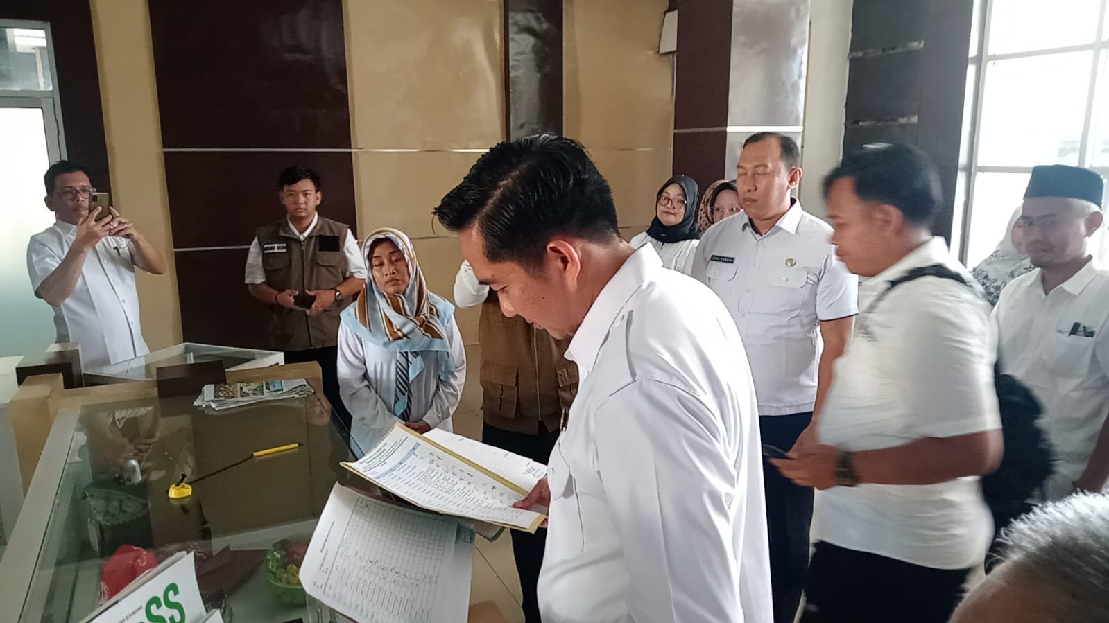 Hari Pertama Ngantor Pasca Libur Lebaran, Plt Bupati Muara Enim Sidak 5 Kantor OPD, Hasilnya