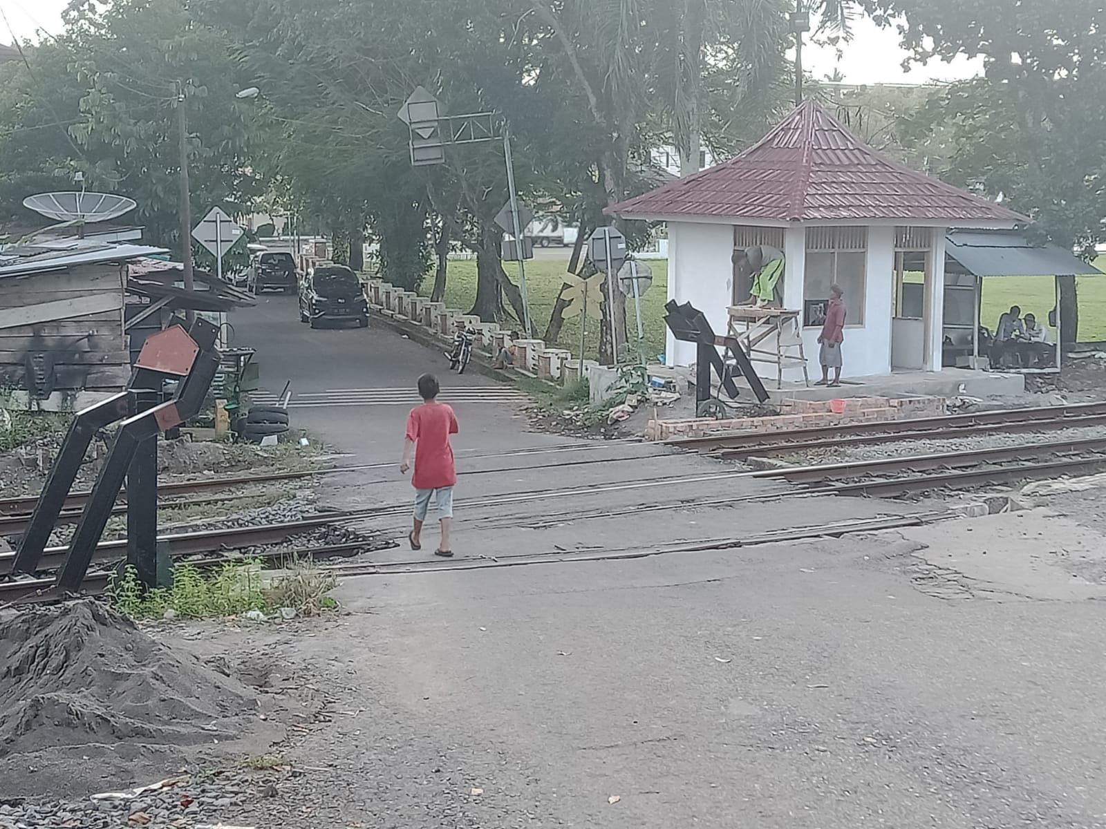 Cegah Kecelakaan di Perlintasan Kereta Api Sebidang, Bangun 4 Pos Jaga