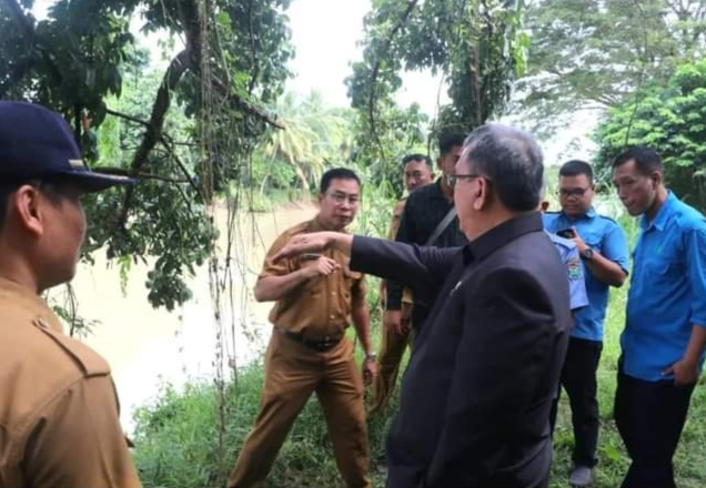 Pj Bupati Muara Enim Optimis Pembangunan Talud Sungai Enim Sepanjang 1,8 Km Selesai Sesuai Target