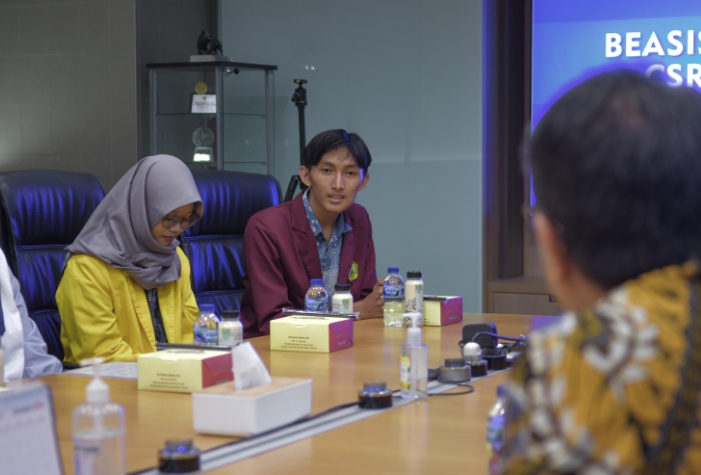 BRI Danareksa Sekuritas Salurkan Beasiswa untuk Dukung Pemerataan Pendidikan di Indonesia