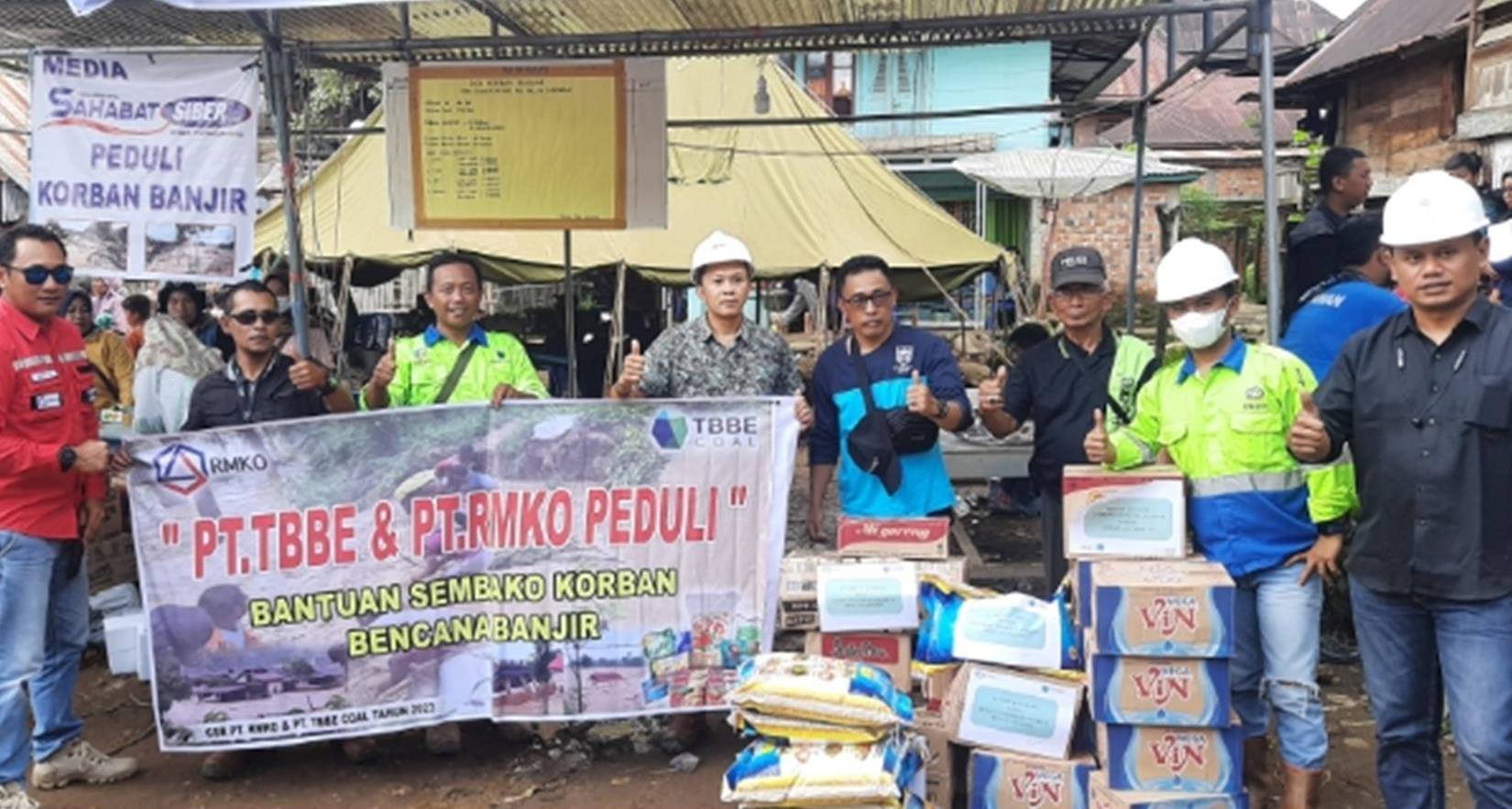 RMK Energy Beri Bantuan Kepada Korban Banjir di Kabupaten Lahat dan Muara Enim