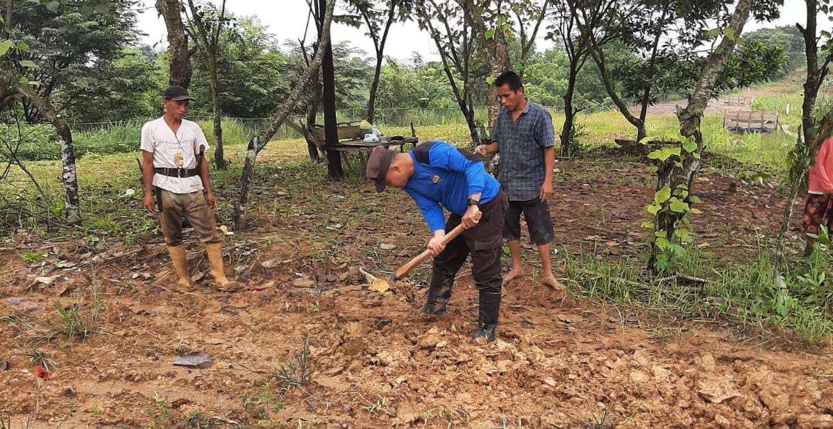 Sinergi Polri dan Masyarakat Siapkan Lahan Jagung