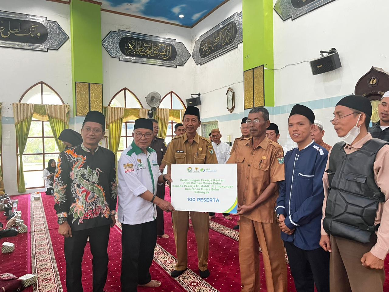 Pertama di Sumsel, Baznas Muara Enim Berikan Jaminan Sosial untuk 100 Pekerja Rentan