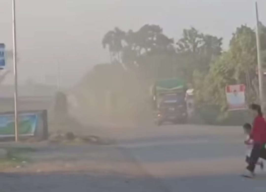 Jalan di Muara Enim Dikepung Debu, Warga Minta Pemerintah Evaluasi Izin Angkutan Batu Bara