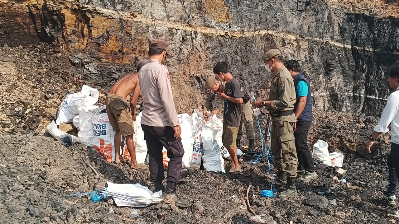 Tim Gabungan Polda Sumsel Tertibkan Lokasi Tambang Batu Bara Ilegal di Muara Enim