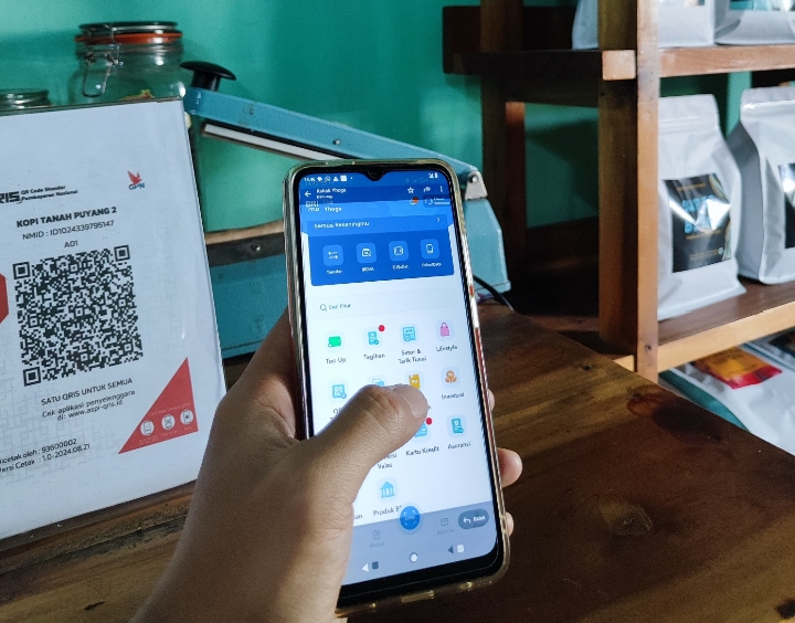 QRIS dan BRImo Permudah Proses Pembayaran