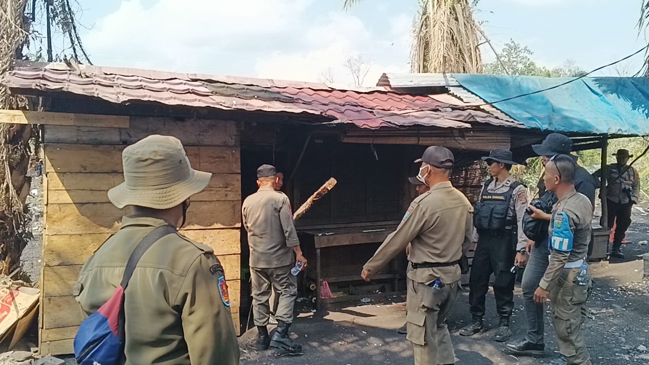 Belasan Bangunan Liar Illegal Mining di Muara Enim Diratakan dengan Tanah