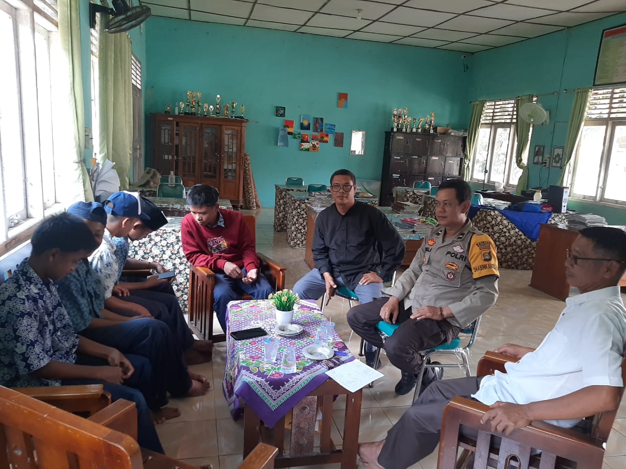 Bhabinkamtibmas Polsek Gelumbang Edukasi Bahaya Tawuran dan Balap Liar di 3 Sekolah