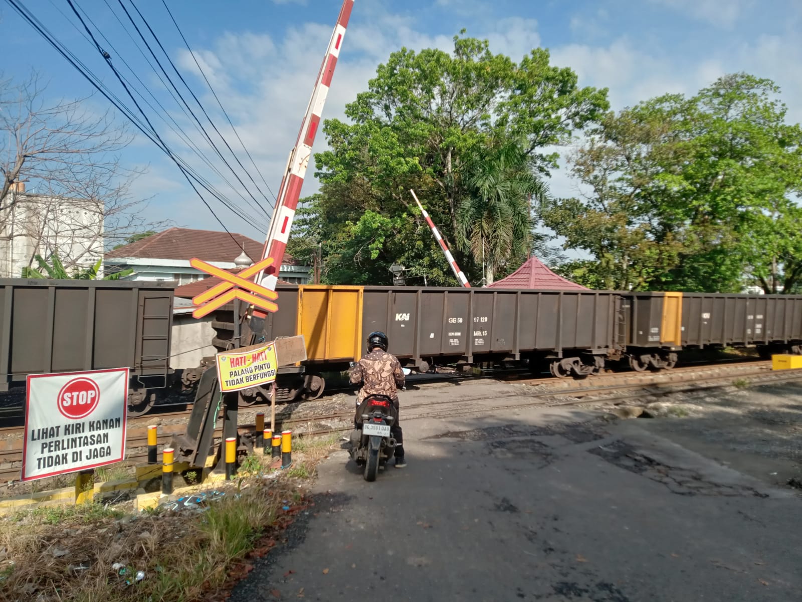 Bupati Edison Upayakan Penempatan Kembali Penjaga Perlintasan Kereta Api dalam Kota Muara Enim