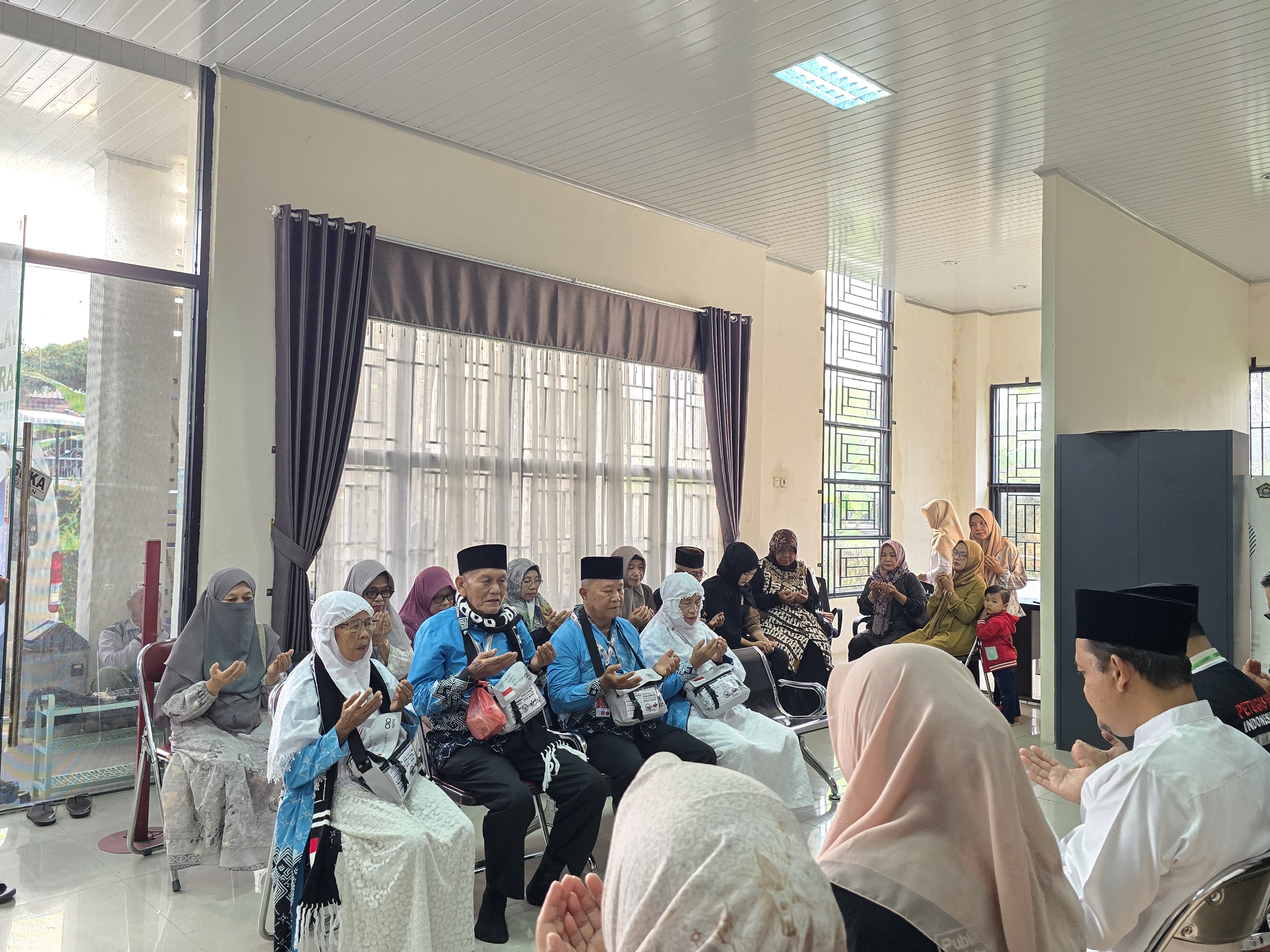Calon Jemaah Haji Muara Enim Kloter 12 Dilepas