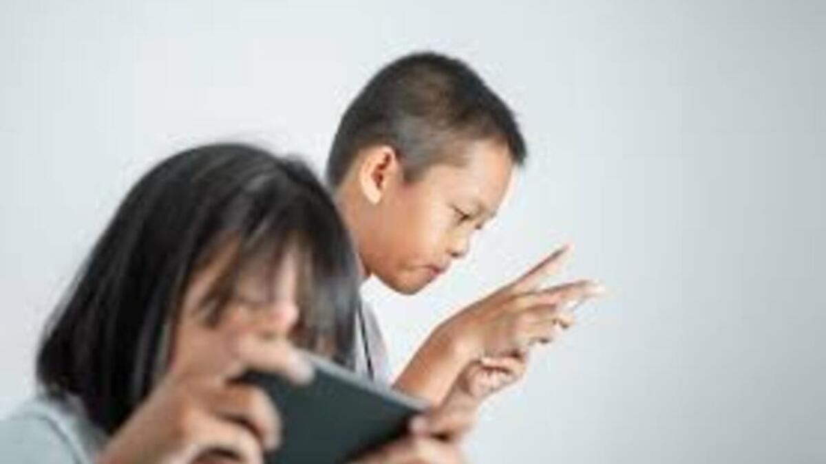 Mom Wajib Tau! Ini Lho Dampak Negatif Gadget Bagi Perkembangan Mental Anak