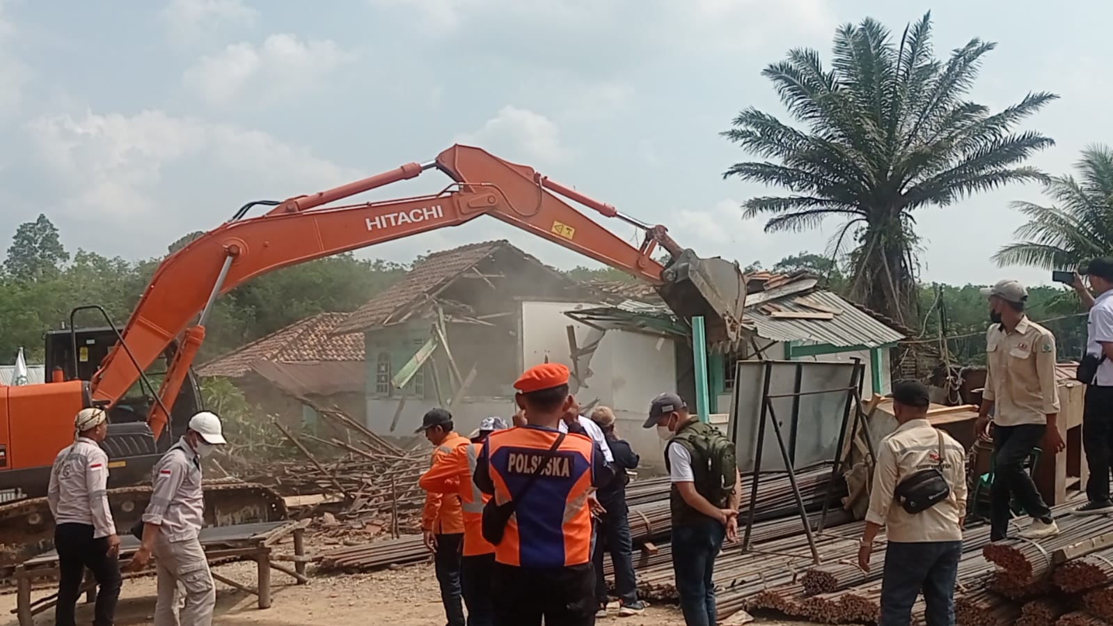 Musyawarah Mentok, PT KAI Tertibkan Bangunan Warga Desa Panang Jaya Muara Enim