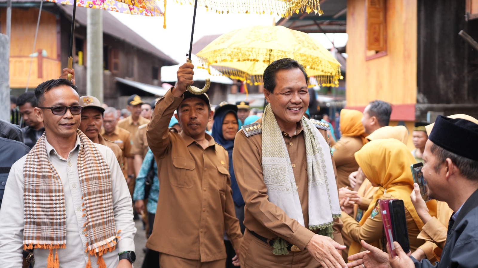 Bupati Edison Bakal Lebarkan Jalan Pulau Panggung-Segamit