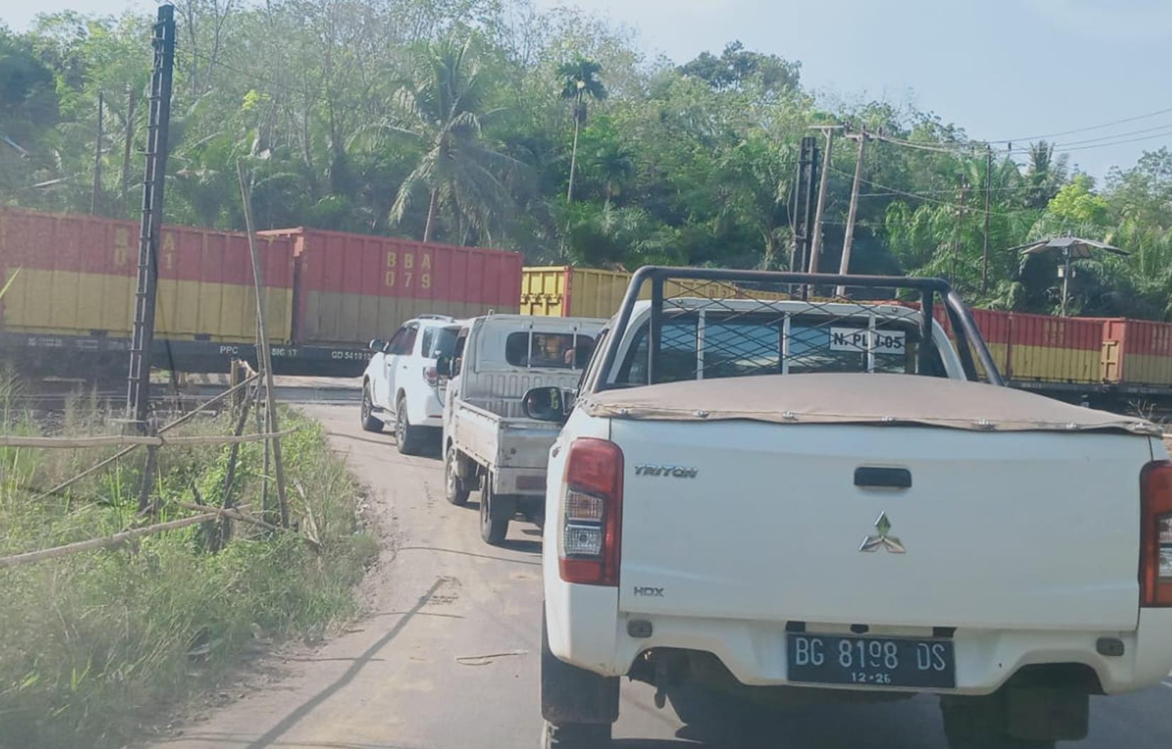 2 Fly Over Tidak Cukup Atasi Kemacetan di Perlintasan Kereta Api Muara Enim-Palembang