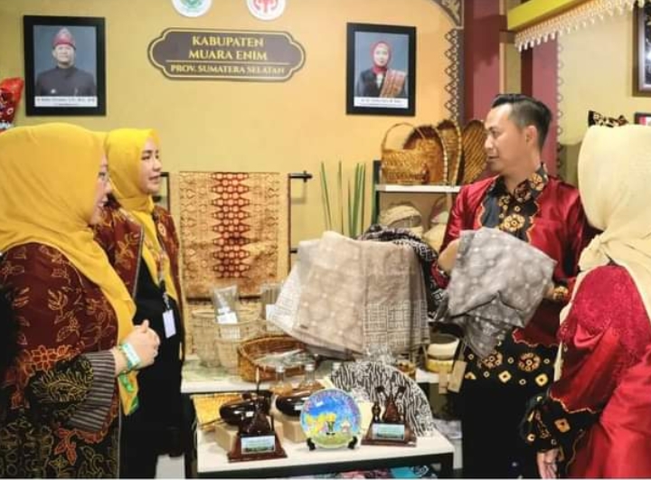 Kriyanusa 2024, Olahan Serat Nanas dan Batik Khas Muara Enim Laris Manis