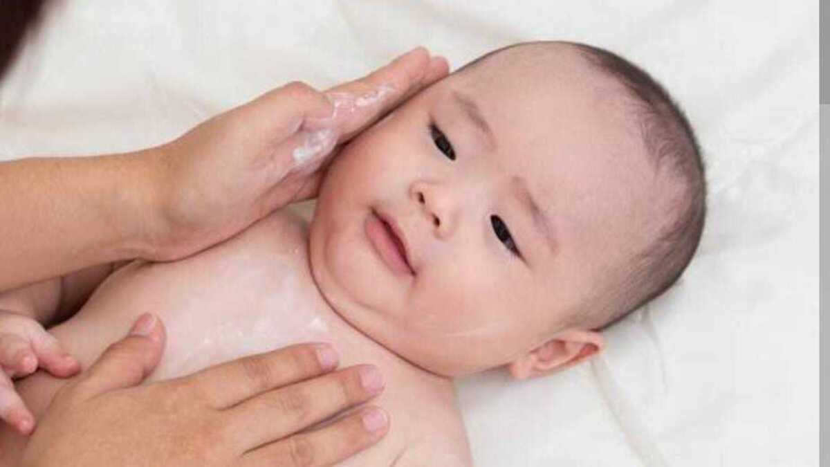 7 Cara Mudah dalam Merawat Kulit Bayi yang Baru Lahir, Moms Wajib Tau!