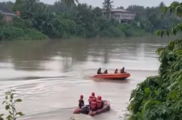 Tepeleset Saat Bermain di Pinggir Sungai Lematang, Bocah 3,5 Tahun di Muara Enim Hanyut Terbawa Arus