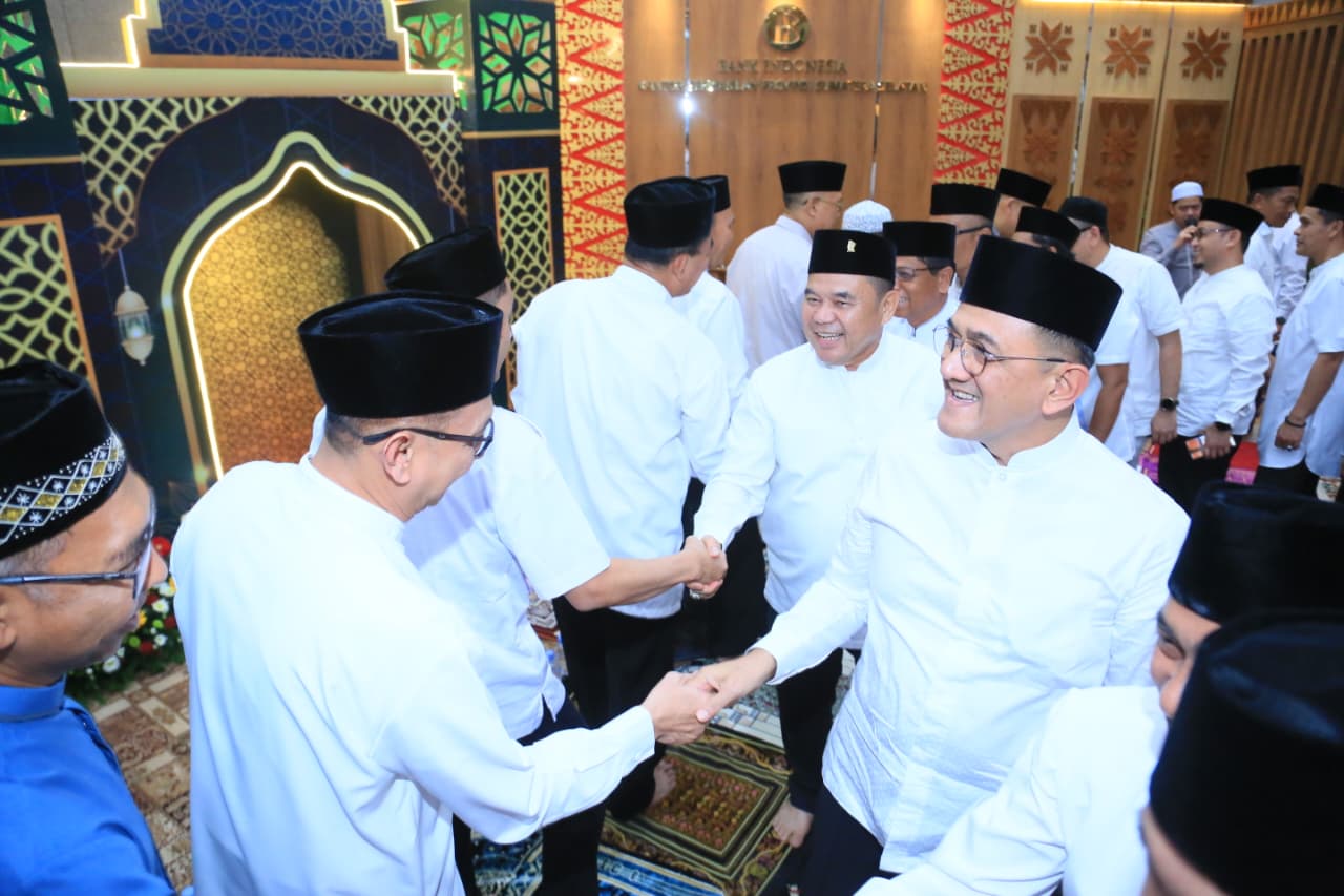 Sekda Edward Candra Safari Ramadan di Kantor Bank Indonesia Palembang