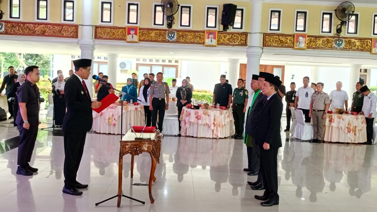 Bupati Edison Lantik Kepala Dinas PMD dan Kasatpol PP Muara Enim