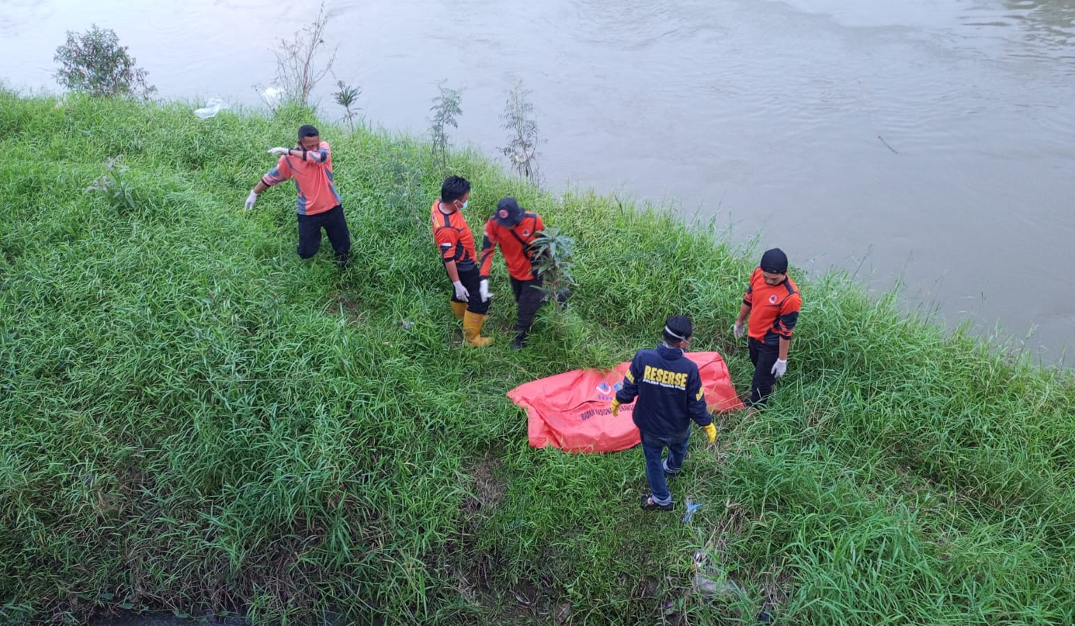 Mayat Mengapung di Sungai Enim Muara Enim Gegerkan Warga