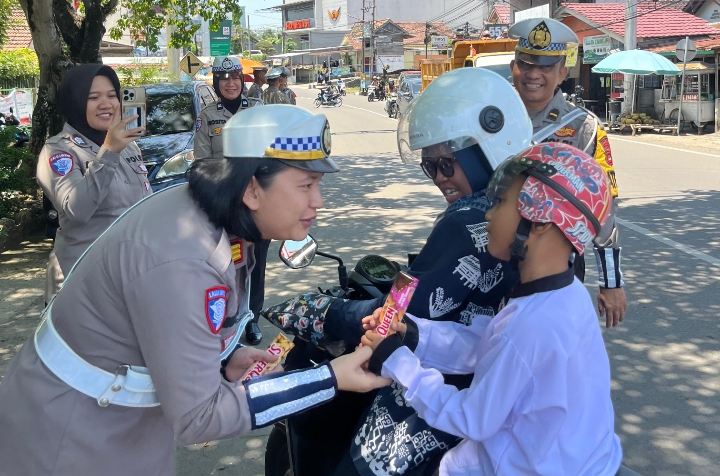 Satlantas Polres Muara Enim Edukasi Masyarakat Tertib Lalu Lintas