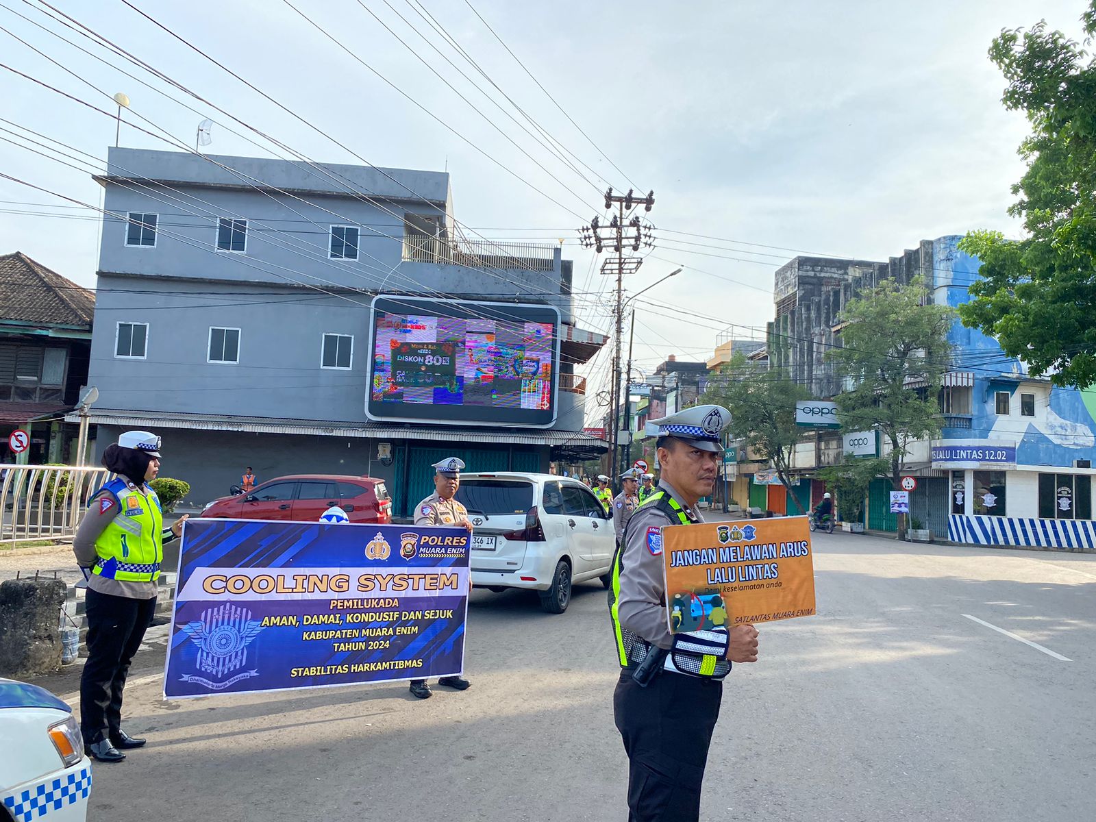 Satgas Kamtibcarlantas Polres Muara Enim Tegakkan Tertib Lalu Lintas dan Jaga Stabilitas Pilkada 2024