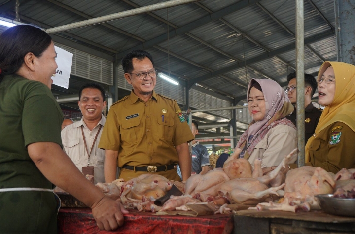 Akhir Bulan, Pemkab Muara Enim Kembali Gelar Operasi Pasar Murah, Harga Telur Ayam Cuma Rp18 Ribu/Kg