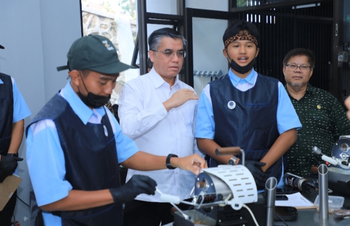 Kemnaker Targetkan 70 Persen Lulusan Vokasi Bekerja