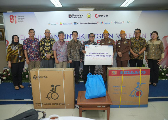 Semarak HUT ke-81 RI, PTBA Bersama MIND ID Group Berikan Apresiasi dan Bantuan Paket Sembako untuk LVRI