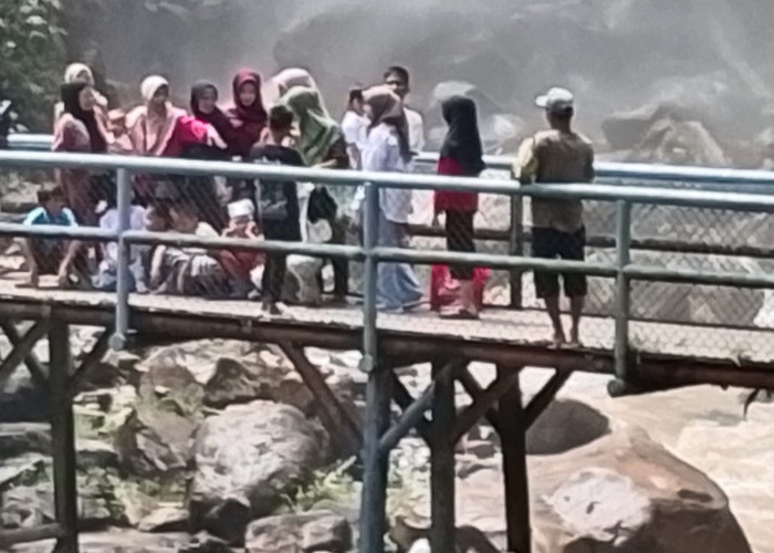 Air Terjun Bedegung Dipadati Pengunjung
