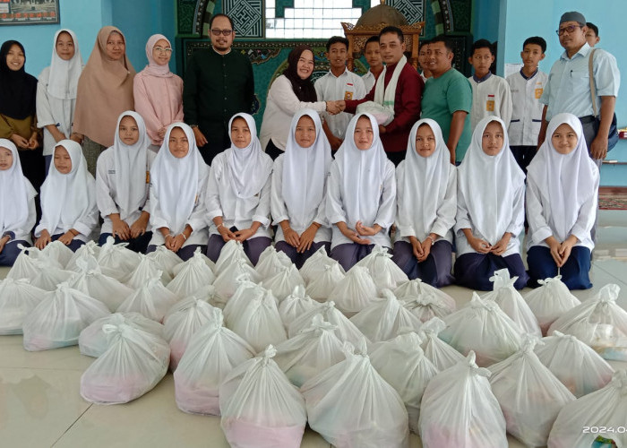 Medco E&P dan PWI Muara Enim Salurkan Bantuan Sembako untuk Pondok Pesantren Darussa'adah