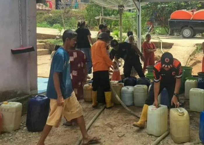 Empat Hari Berturut-turut BPBD Muara Enim Salurkan 30 Ribu Liter Air Bersih untuk Masyarakat