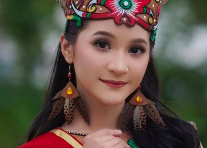 Ida Dayak Infonya Miliki Asisten Cantik, Ternyata Ini Rahasia Wanita Dayak Berparas Cantik